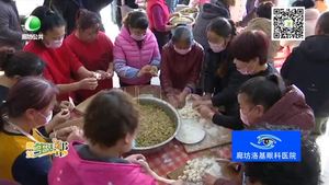 贺年千人饺子宴 共述邻里情