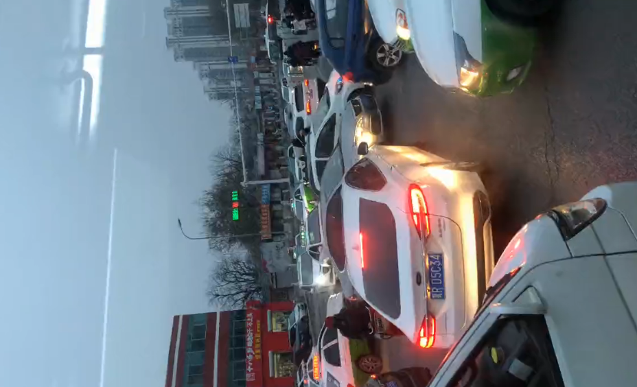 来自四面八方的车