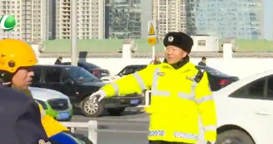低温下坚守：交警不畏严寒保畅通