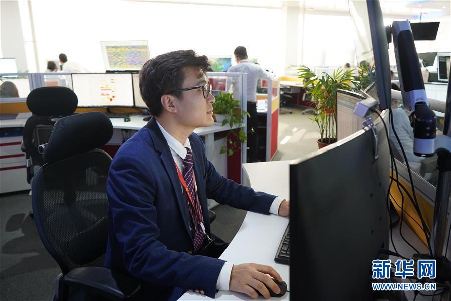 (关注春运·图文互动)(1)有一种坚守 叫为了团聚的别离