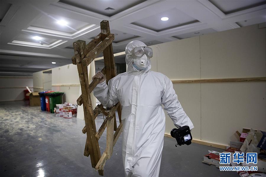 (新华全媒头条配图·图文互动)(7)战“疫”的一天——新华社记者直击湖北保卫战