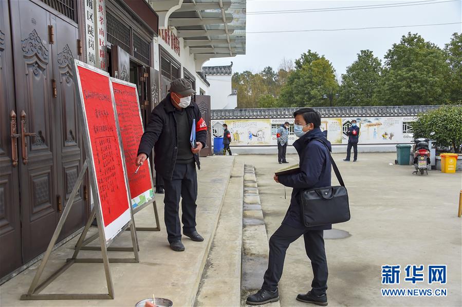 (新华全媒头条配图·图文互动)(10)战“疫”的一天——新华社记者直击湖北保卫战