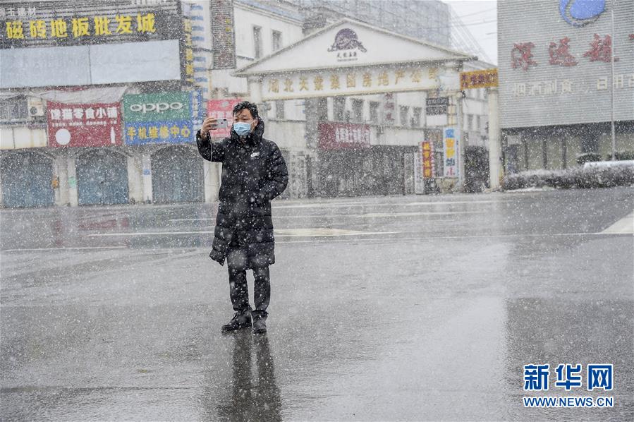 (新华全媒头条配图·图文互动)(12)战“疫”的一天——新华社记者直击湖北保卫战