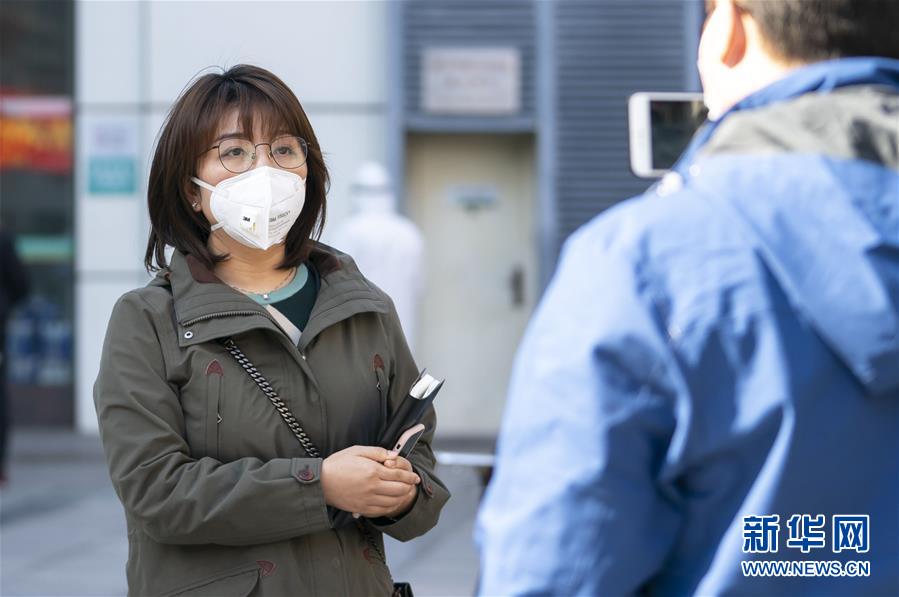 (新华全媒头条配图·图文互动)(14)战“疫”的一天——新华社记者直击湖北保卫战