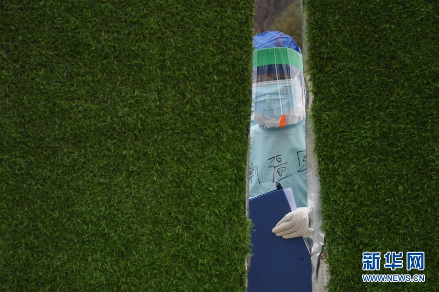 (聚焦疫情防控·图文互动)(6)军队新近承担救治任务的两所医院全部投入使用 参照火神山医院模式运行