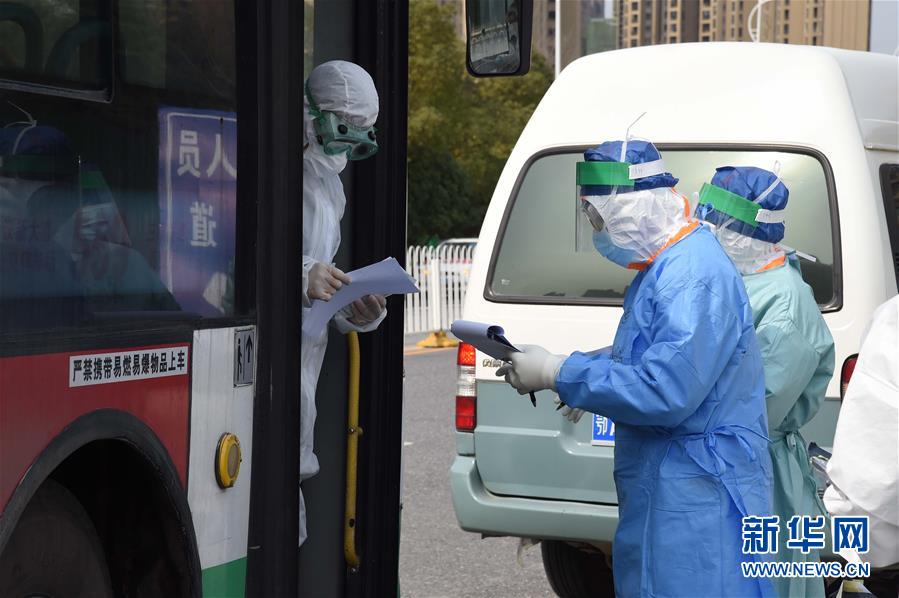 (聚焦疫情防控·图文互动)(8)军队新近承担救治任务的两所医院全部投入使用 参照火神山医院模式运行