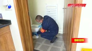 李金栋：以公厕为家的厕管员