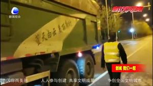市城市管理综合行政执法局加大执法力度 严查渣土运输