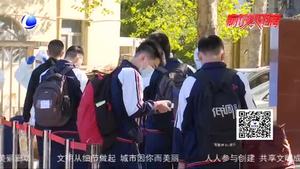 开学首日 交警全力护航学生平安上学