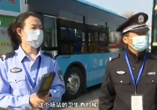 五一致敬劳动者：记者体验公交文明引导员 护航市民文明出行