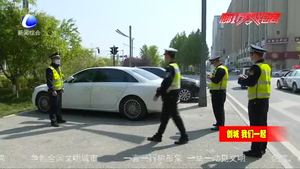 交警+城管”联合执法 规范停车秩序助力创城