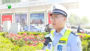 电动三轮车自燃 交警灭火化解险情