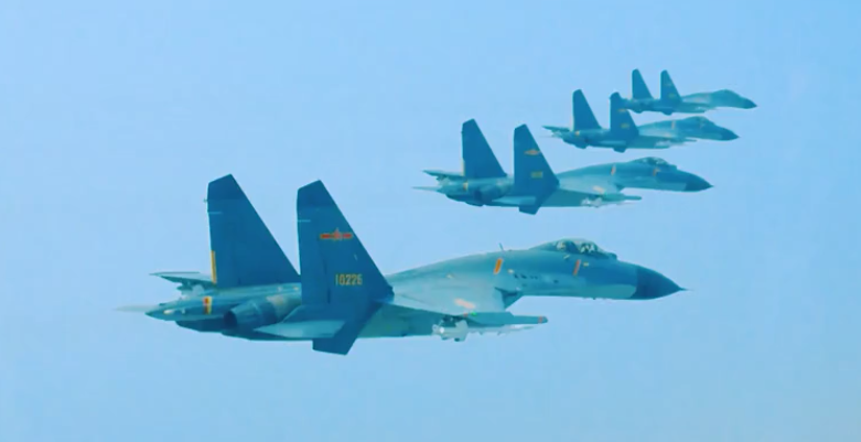 《参军报国 不负韶华》