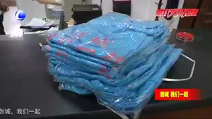 我市4000多名出租车司机统一着装上岗