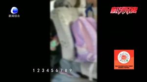 “黑校车”超员 一个座椅两人坐