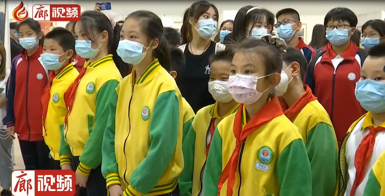 廊视频丨我市中小学生参观党史学习教育电影海报展